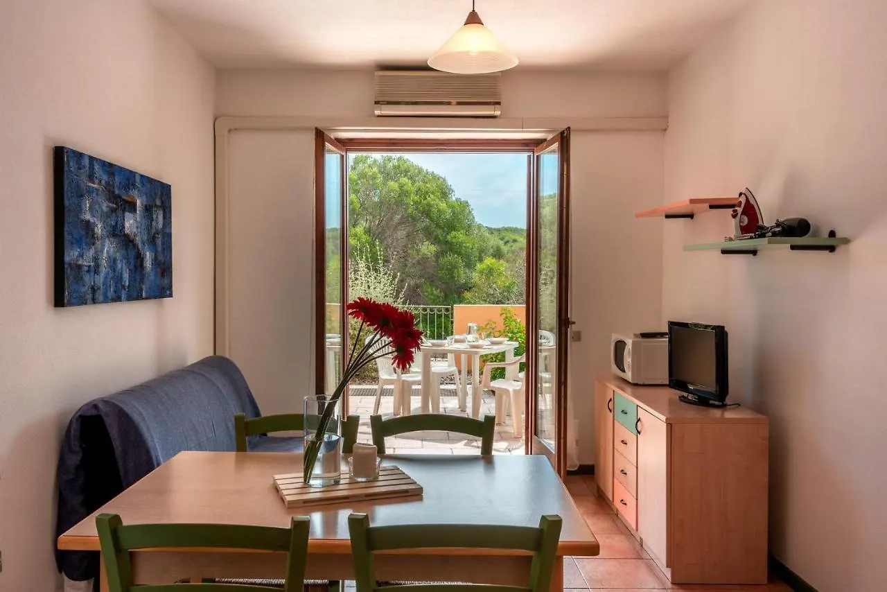 Glorious Residence Le Pavoncelle One Bedroom Sleeps Four Child Num1452 Santa Teresa Gallura
