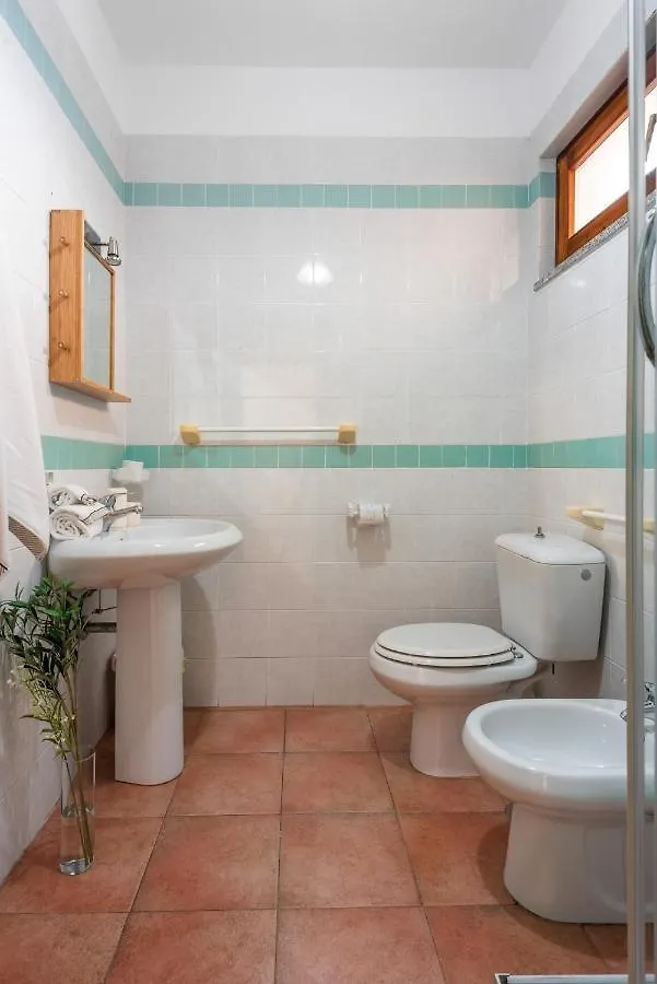 Glorious Residence Le Pavoncelle One Bedroom Sleeps Four Child Num1452 Santa Teresa Gallura Italy