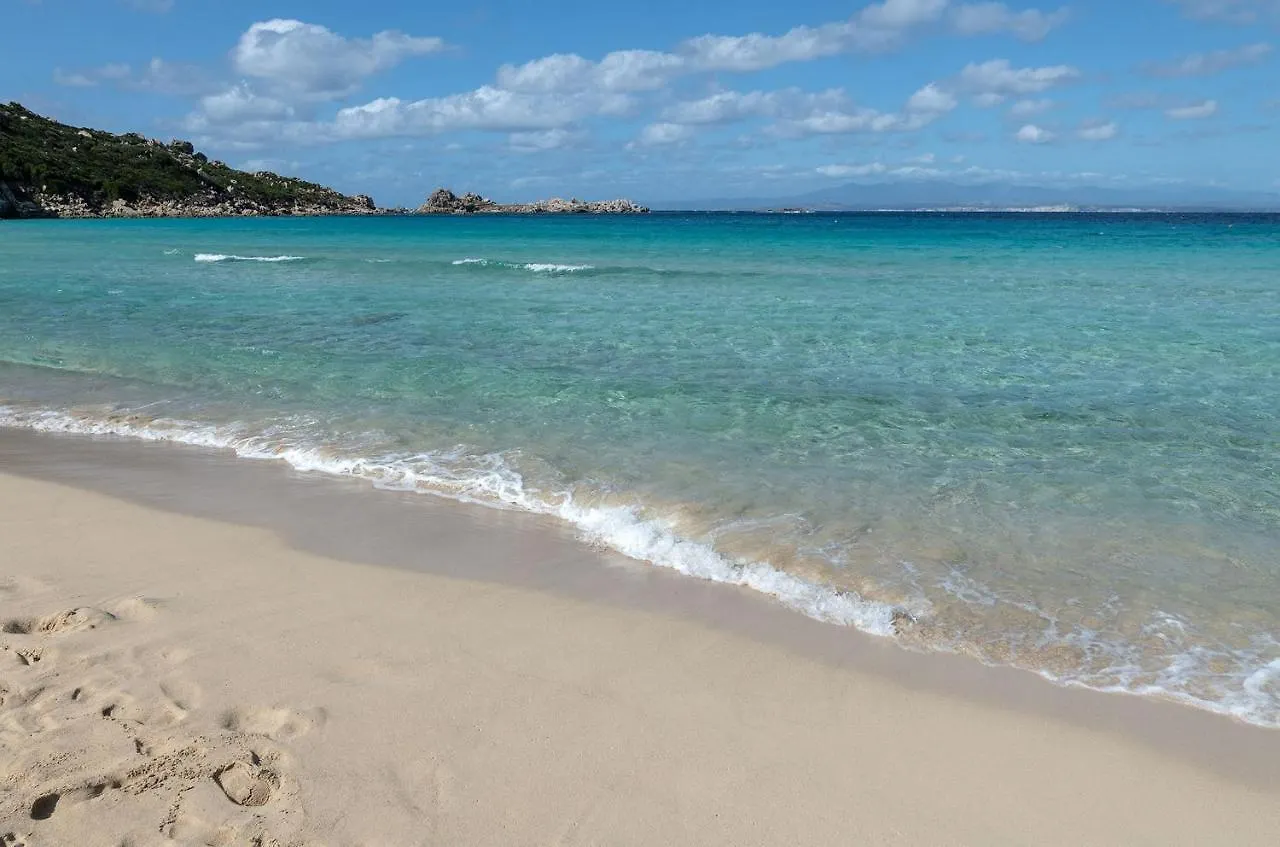 Glorious Residence Le Pavoncelle One Bedroom Sleeps Four Child Num1452 Santa Teresa Gallura
