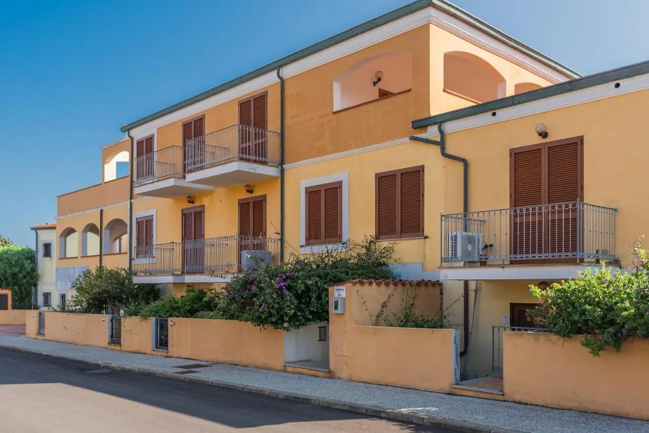 Glorious Residence Le Pavoncelle One Bedroom Sleeps Four Child Num1452 Santa Teresa Gallura Italy